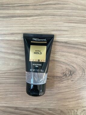 TRESemmé Extra Hold Sculpting Gel - Black/Gold